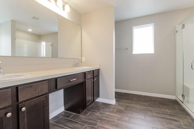 2,325/Mo, 1450 Sterns Dr Leesburg, FL 34748 Main Bathroom View