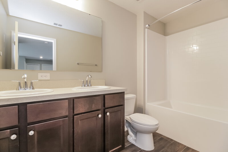 2,325/Mo, 1450 Sterns Dr Leesburg, FL 34748 Bathroom View