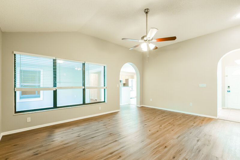 2,395/Mo, 3304 S St Lucie Dr Casselberry, FL 32707 Family Room View 2