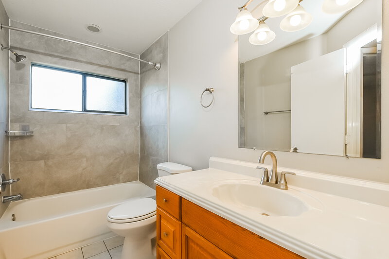 2,395/Mo, 3304 S St Lucie Dr Casselberry, FL 32707 Bathroom View