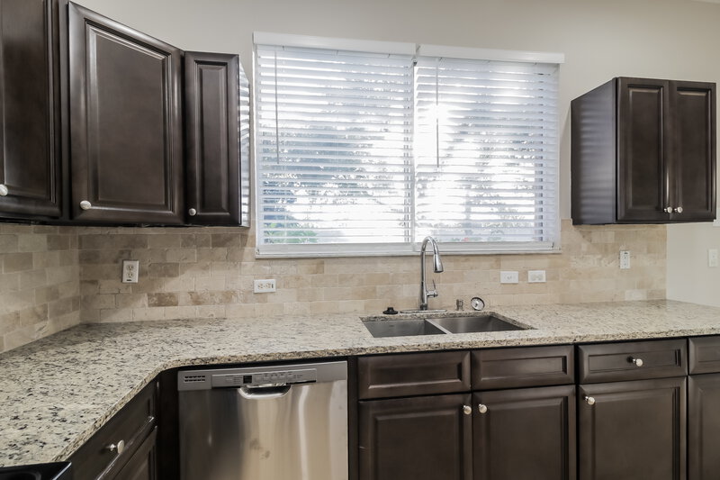 2,605/Mo, 395 Lancer Oak Dr Apopka, FL 32712 Kitchen View 2