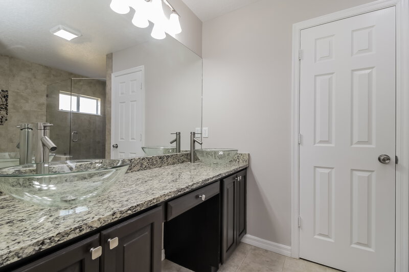 2,605/Mo, 395 Lancer Oak Dr Apopka, FL 32712 Main Bathroom View 2