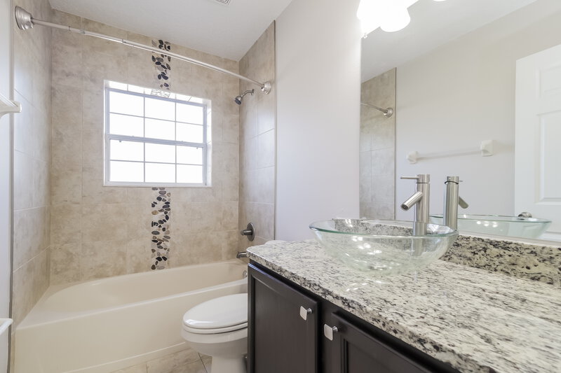 2,605/Mo, 395 Lancer Oak Dr Apopka, FL 32712 Bathroom View