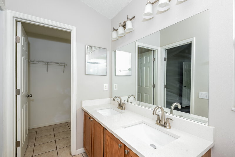 2,380/Mo, 2845 Oak Shore Rd Oviedo, FL 32766 Main Bathroom View 2