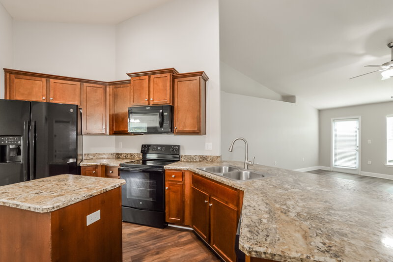 1,975/Mo, 509 Edith Dr Fruitland Park, FL 34731 Kitchen View