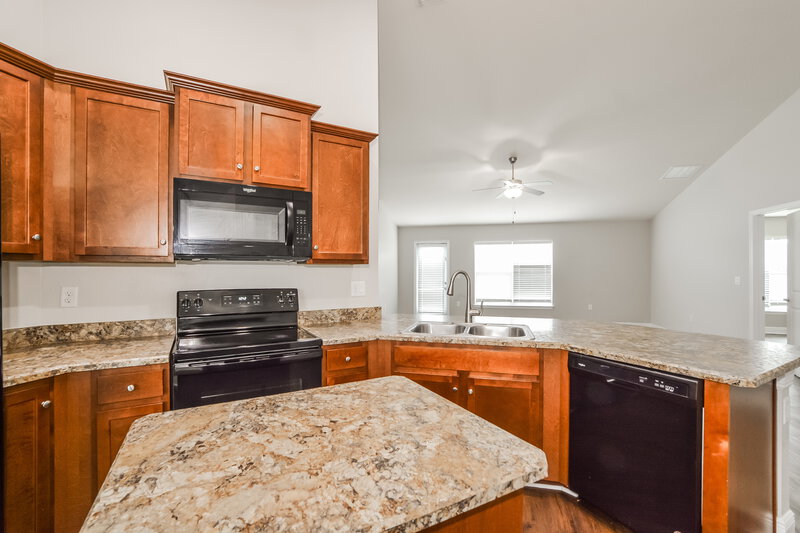 1,975/Mo, 509 Edith Dr Fruitland Park, FL 34731 Kitchen View 2
