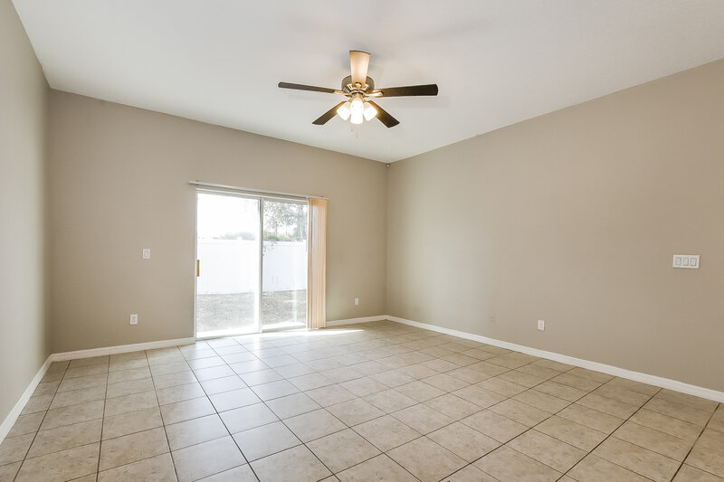 1,920/Mo, 1016 Atlantic Ave Fruitland Park, FL 34731 Living Room View