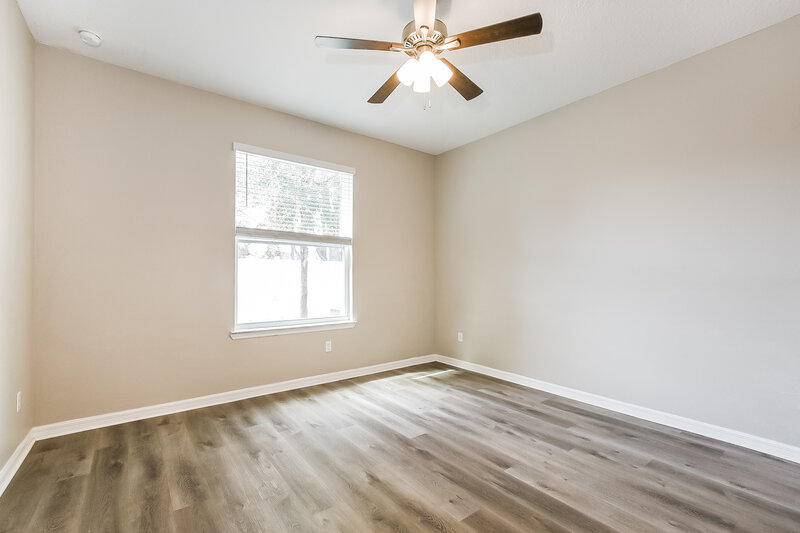 1,920/Mo, 1016 Atlantic Ave Fruitland Park, FL 34731 Main Bedroom View