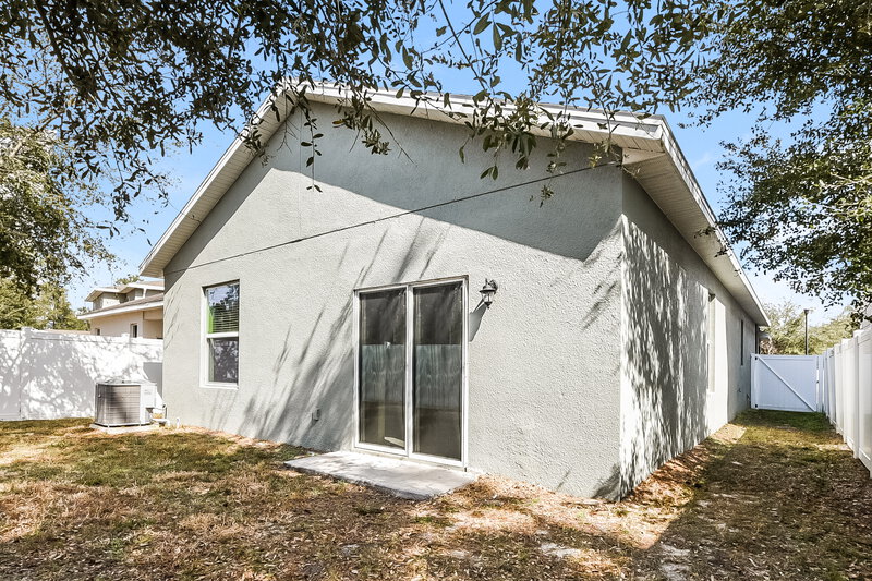 1,920/Mo, 1016 Atlantic Ave Fruitland Park, FL 34731 Rear View