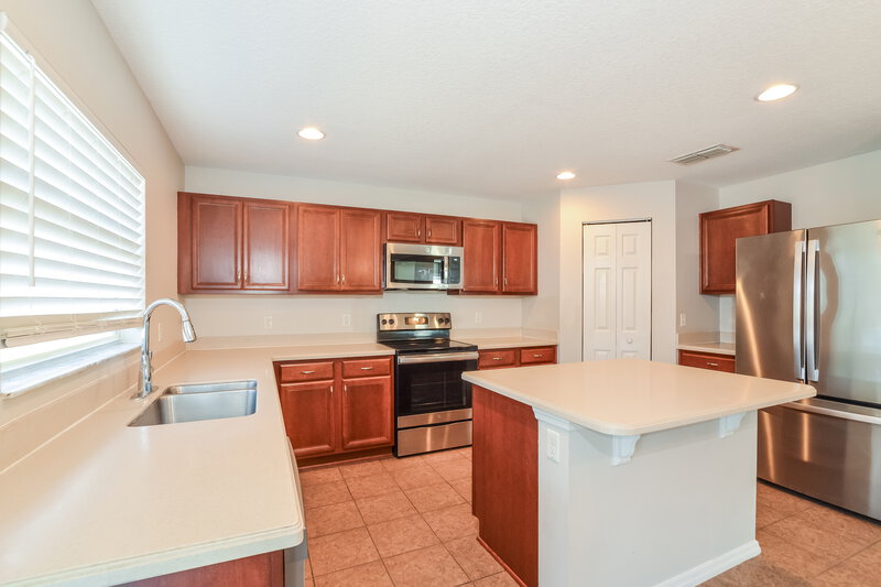 1,935/Mo, 1729 Strathmore Cir Mount Dora, FL 32757 Kitchen View