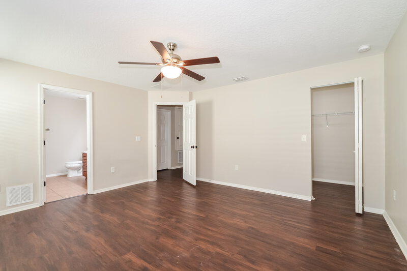 1,935/Mo, 1729 Strathmore Cir Mount Dora, FL 32757 Main Bedroom View 2