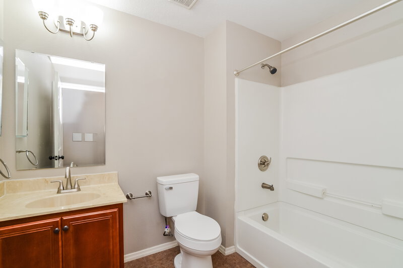 1,935/Mo, 1729 Strathmore Cir Mount Dora, FL 32757 Bathroom View