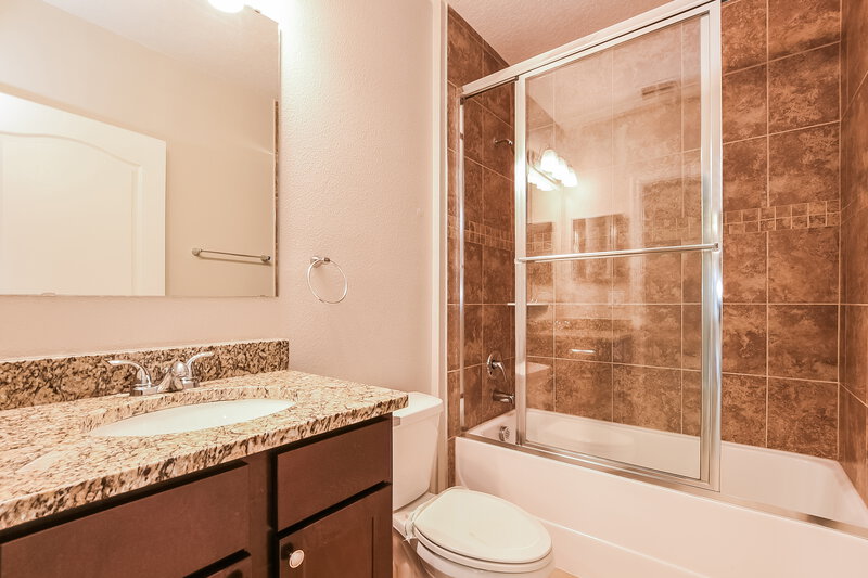2,050/Mo, 2270 Canyon Breeze Ave Kissimmee, FL 34746 Bathroom View