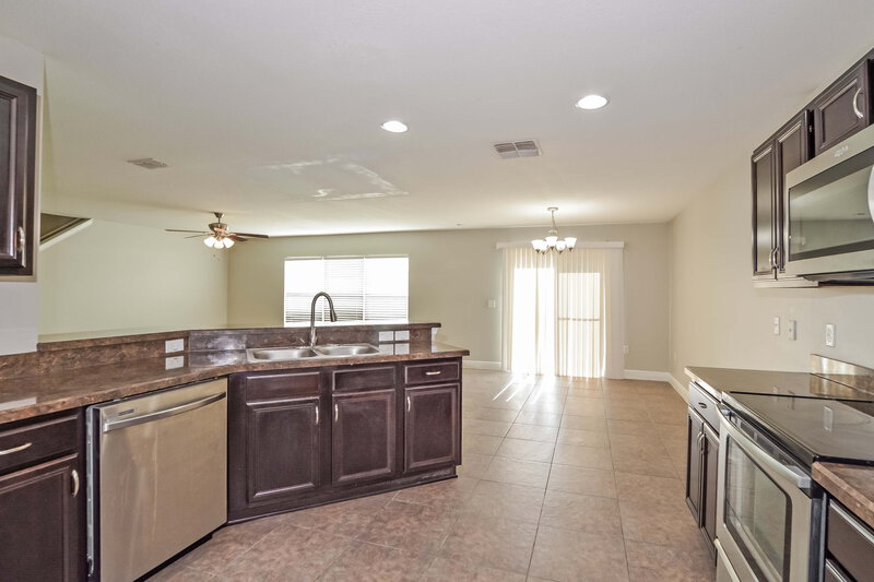 2,335/Mo, 2857 Breezy Meadow Rd Apopka, FL 32712 Kitchen View