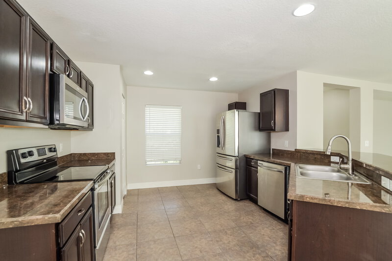 2,335/Mo, 2857 Breezy Meadow Rd Apopka, FL 32712 Kitchen View 2