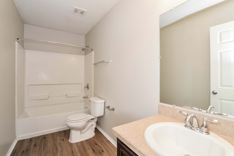 2,335/Mo, 2857 Breezy Meadow Rd Apopka, FL 32712 Bathroom View