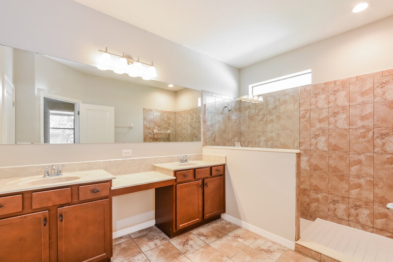 2,700/Mo, 974 Costa Mesa Ln Kissimmee, FL 34744 Main Bathroom View
