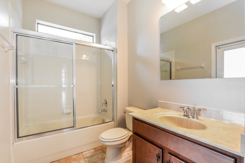 2,700/Mo, 974 Costa Mesa Ln Kissimmee, FL 34744 Bathroom View