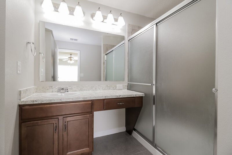 2,225/Mo, 4590 Baler Trails Dr Saint Cloud, FL 34772 Main Bathroom View