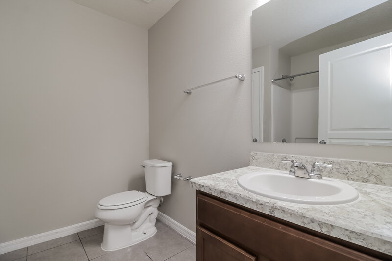 2,225/Mo, 4590 Baler Trails Dr Saint Cloud, FL 34772 Bathroom View