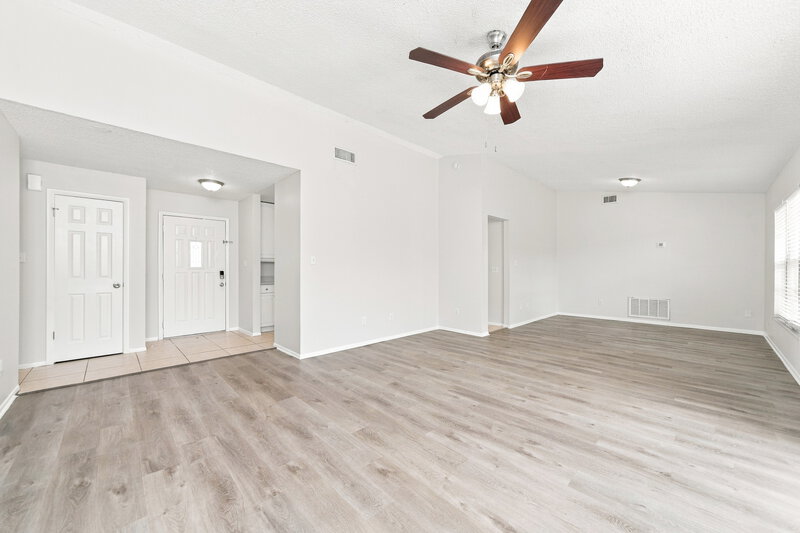 2,310/Mo, 12020 Sula St Orlando, FL 32837 Living Room View 2