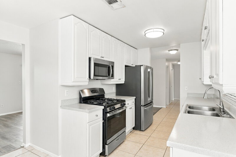 2,310/Mo, 12020 Sula St Orlando, FL 32837 Kitchen View