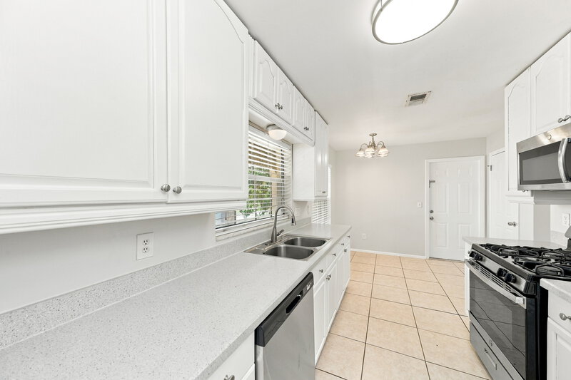 2,310/Mo, 12020 Sula St Orlando, FL 32837 Kitchen View 2