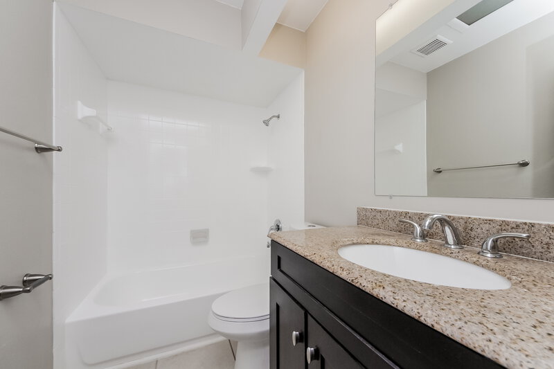 3,180/Mo, 12020 Sula St Orlando, FL 32837 Main Bathroom View