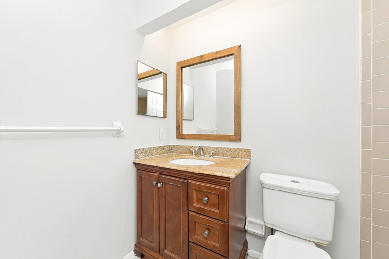 2,310/Mo, 12020 Sula St Orlando, FL 32837 Primary Bathroom View