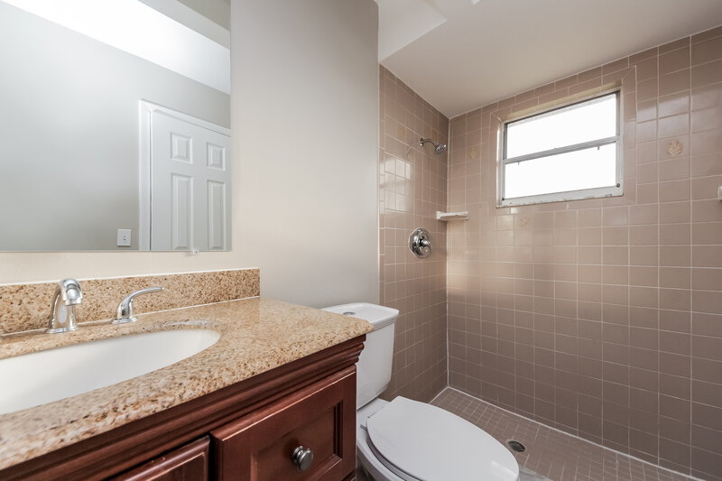 3,180/Mo, 12020 Sula St Orlando, FL 32837 Bathroom View