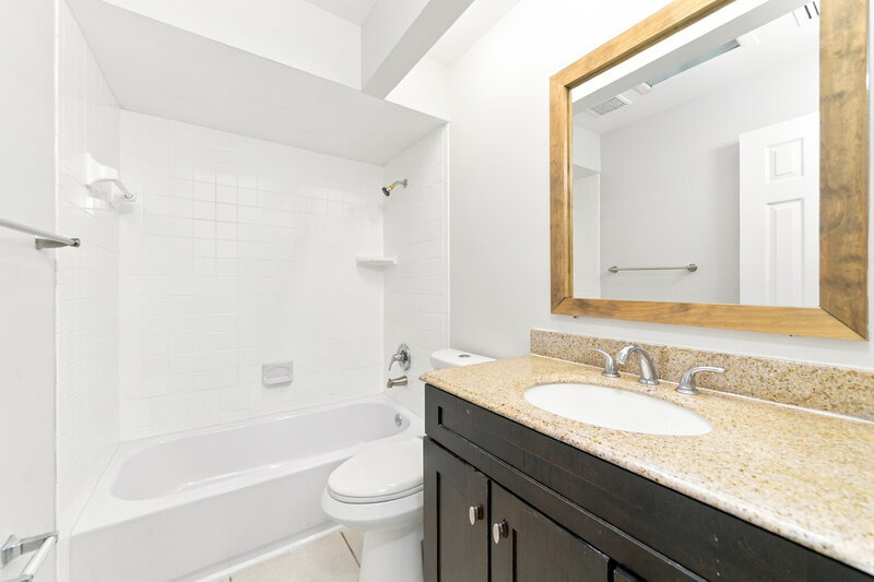 2,310/Mo, 12020 Sula St Orlando, FL 32837 Bathroom View