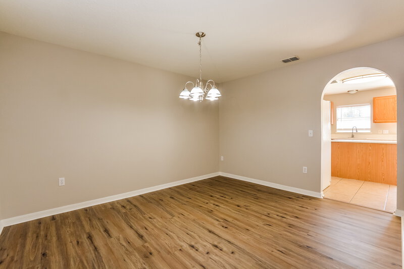 2,250/Mo, 1626 Sterns Dr Leesburg, FL 34748 Dining Room View