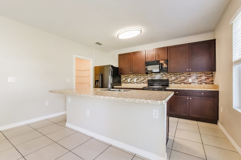 2,340/Mo, 2477 Valhalla Dr Tavares, FL 32778 Dining Room View 2