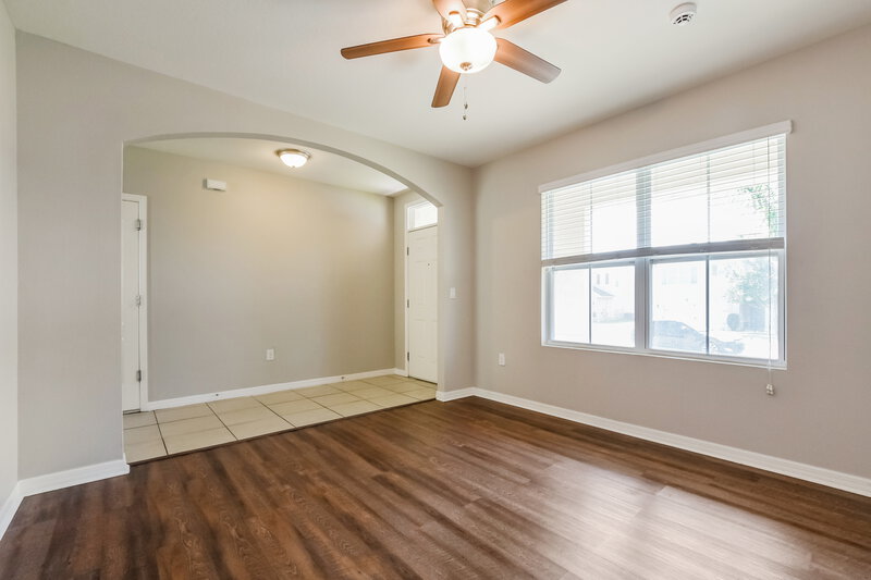 2,340/Mo, 2477 Valhalla Dr Tavares, FL 32778 Office View