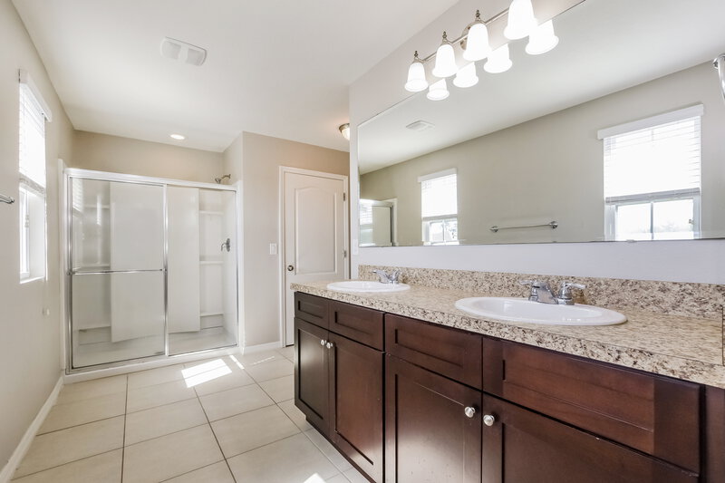 2,340/Mo, 2477 Valhalla Dr Tavares, FL 32778 Main Bathroom View