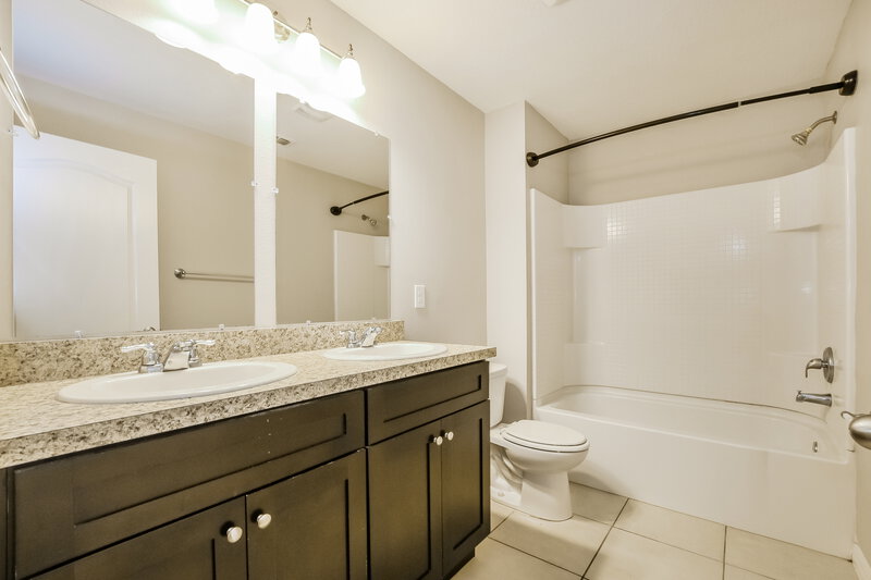 2,340/Mo, 2477 Valhalla Dr Tavares, FL 32778 Bathroom View