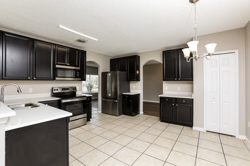 2,240/Mo, 140 Aurora Ln Kissimmee, FL 34758 Kitchen View 2
