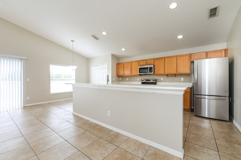 2,010/Mo, 4640 Sandhurst St Kissimmee, FL 34758 Kitchen View 2