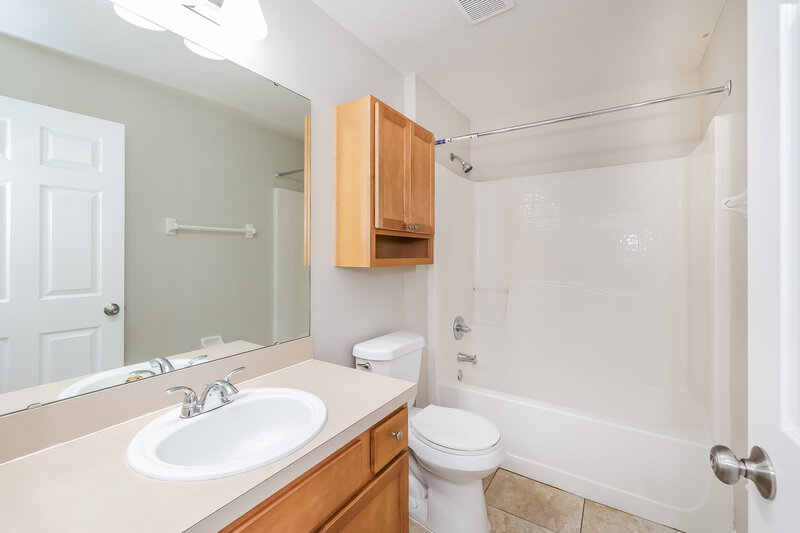 2,010/Mo, 4640 Sandhurst St Kissimmee, FL 34758 Bathroom View