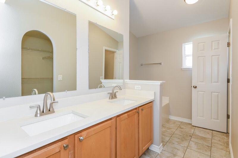 2,555/Mo, 1871 Lochshyre Loop Ocoee, FL 34761 Main Bathroom View