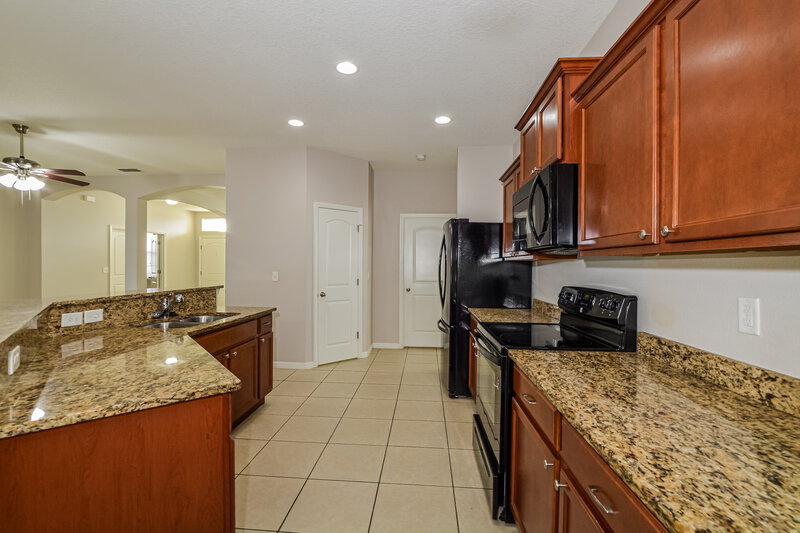2,400/Mo, 4516 Manica Dr Tavares, FL 32778 Kitchen View 2