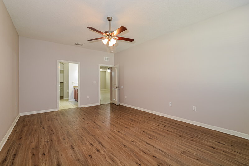 2,400/Mo, 4516 Manica Dr Tavares, FL 32778 Main Bedroom View 2