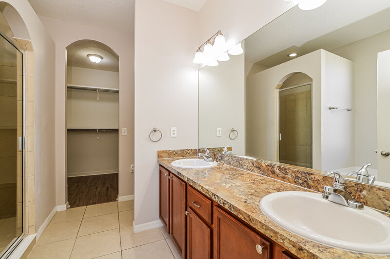 2,400/Mo, 4516 Manica Dr Tavares, FL 32778 Main Bathroom View
