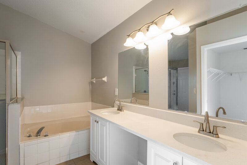 2,405/Mo, 7640 Hidden Cypress Dr Orlando, FL 32822 Main Bathroom View