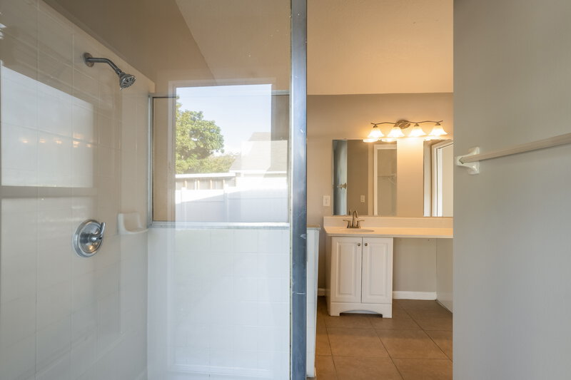 2,405/Mo, 7640 Hidden Cypress Dr Orlando, FL 32822 Main Bathroom View 2