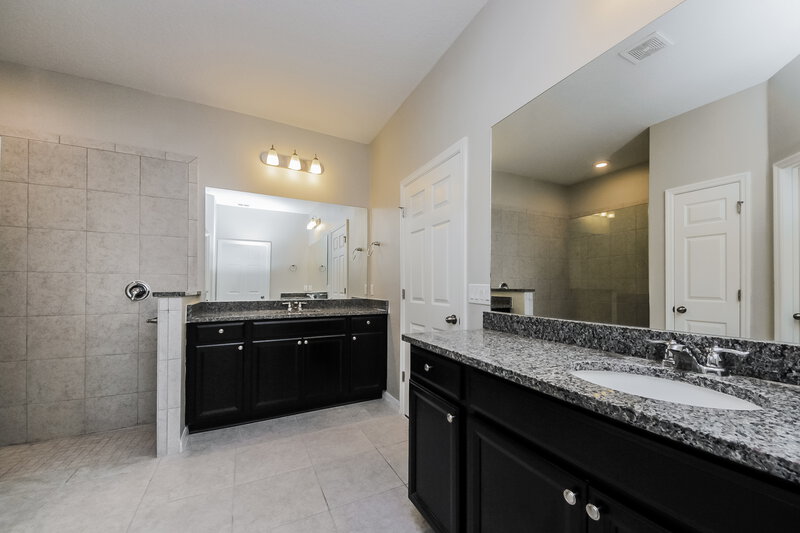 2,225/Mo, 3210 Coastal View Ct Kissimmee, FL 34746 Main Bathroom View