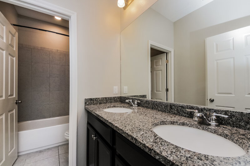 2,225/Mo, 3210 Coastal View Ct Kissimmee, FL 34746 Bathroom View