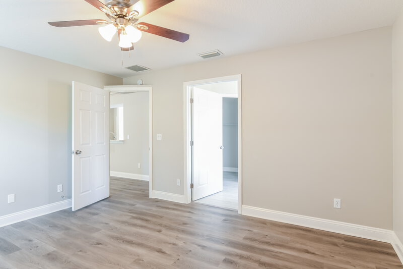 2,110/Mo, 13449 Silver Leaf Cir Clermont, FL 34711 Main Bedroom View 2