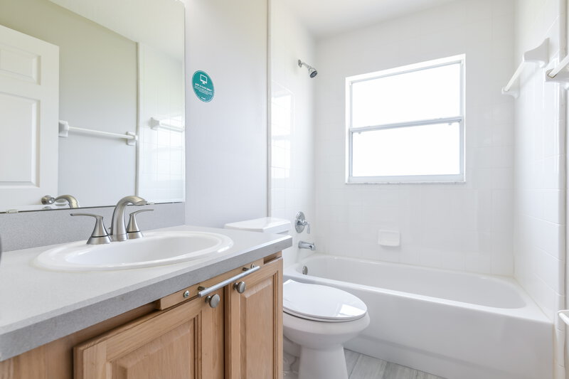2,110/Mo, 13449 Silver Leaf Cir Clermont, FL 34711 Bathroom View
