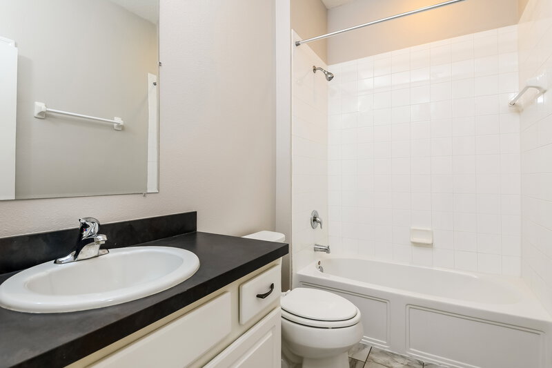 2,355/Mo, 1393 Merion Dr Mount Dora, FL 32757 Main Bathroom View